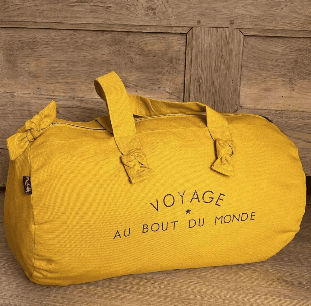 sac-polochon-moutarde-voyage-au-bout-du-monde sac polochon voyage au bout du monde marcel et lily