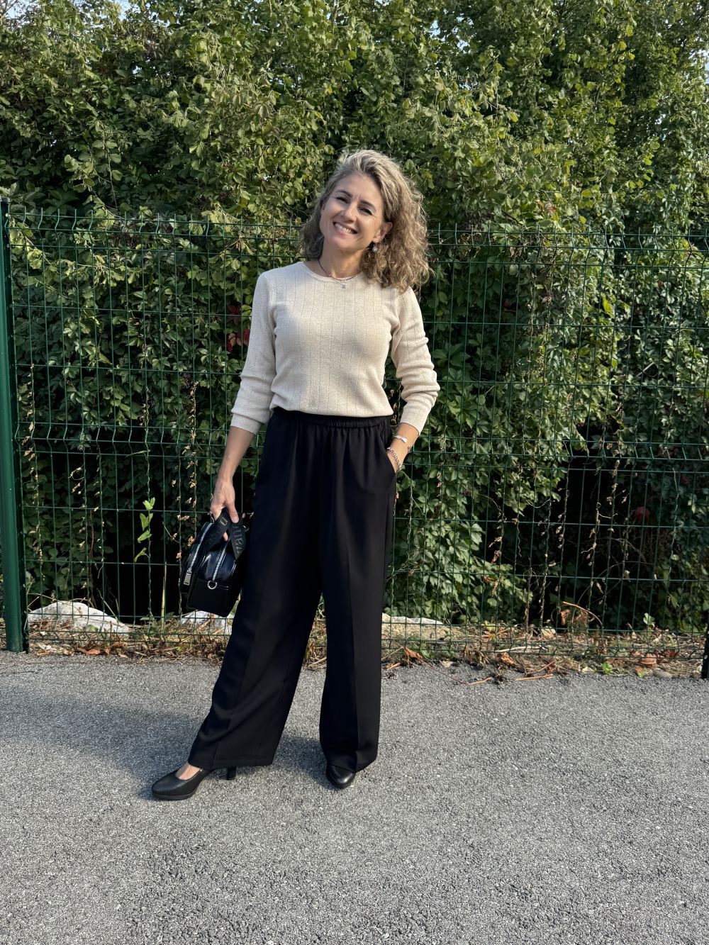 PANTALON NOIR NOBLESSE Pantalon large et fluide GRACE ET MILA PANTALON NOIR NOBLESSE Pantalon large et fluide GRACE ET MILA