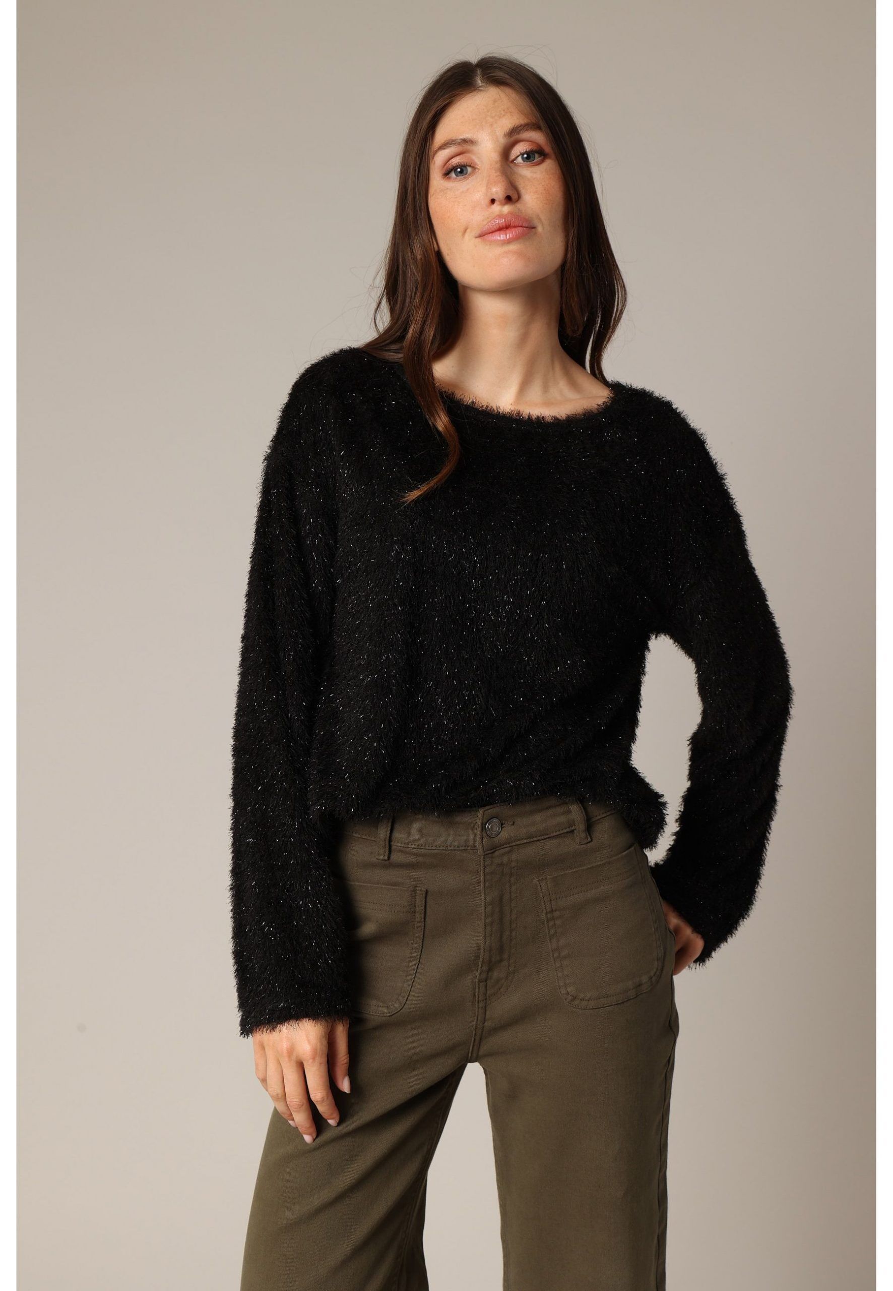 product (91) Pull AMBERLYN Pull moelleux à col rond, manches longues et coupe ample. deeluxe
