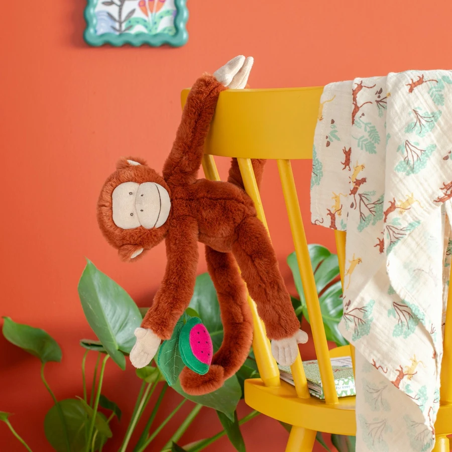 Singe Mochica d'activités à suspendre La forêt Mawa - Moulin Roty Singe Mochica d'activités à suspendre La forêt Mawa - Moulin Roty